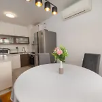 Znjan 아파트 *