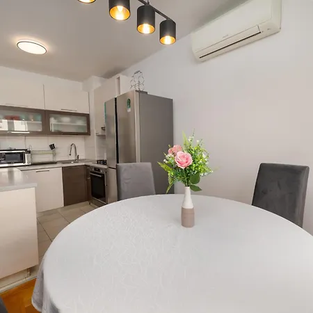 Znjan Apartman *